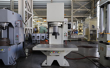 單柱液壓機的使用要點、安全操作與保養方法