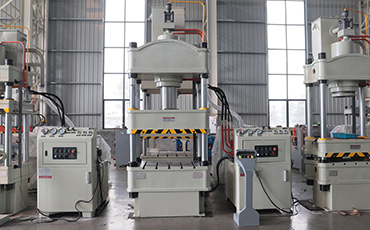 三梁四柱液壓機中過濾器使用多長時間更換？